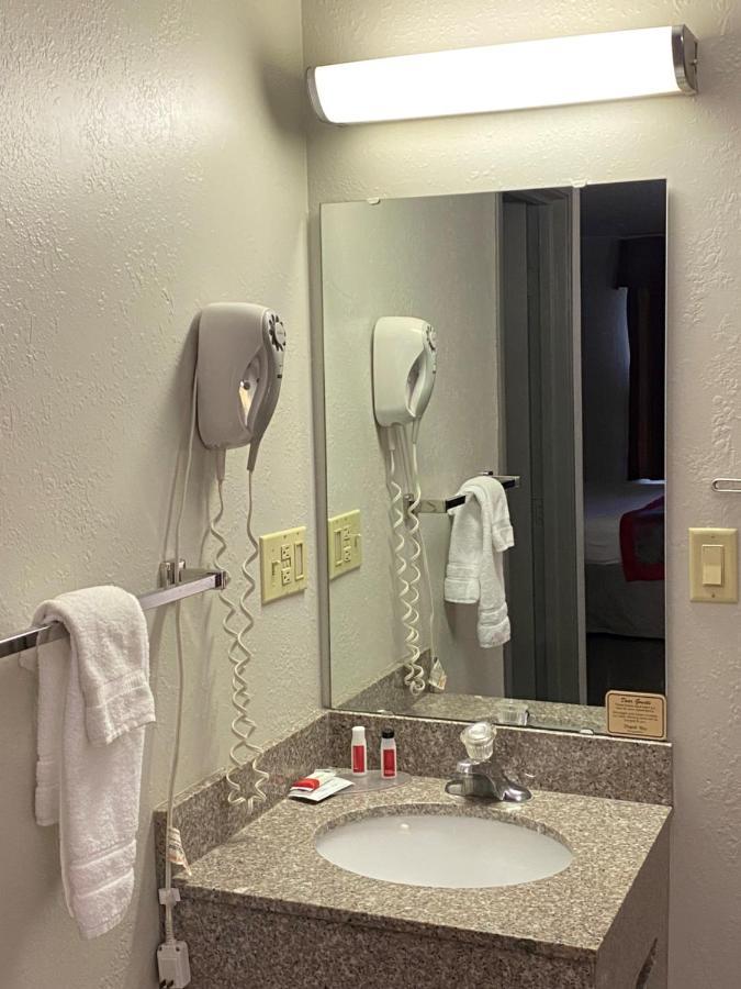 รามาดา บาย วินด์แฮม ซูฟอลล์ Hotel ซูฟอลส์ ภายนอก รูปภาพ