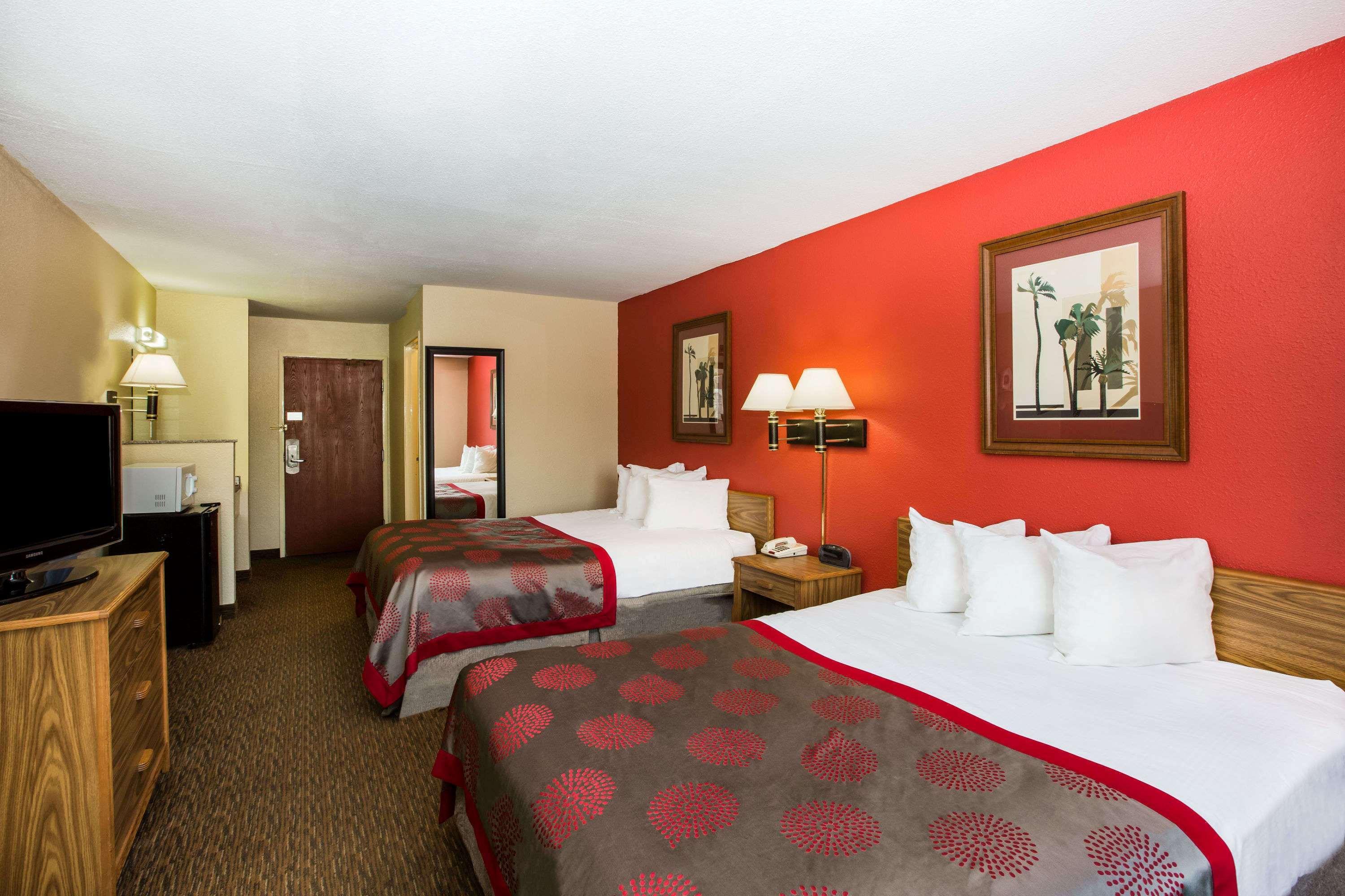 รามาดา บาย วินด์แฮม ซูฟอลล์ Hotel ซูฟอลส์ ภายนอก รูปภาพ