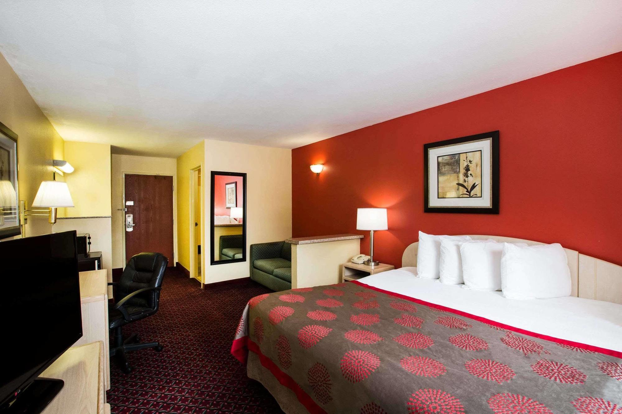 รามาดา บาย วินด์แฮม ซูฟอลล์ Hotel ซูฟอลส์ ภายนอก รูปภาพ